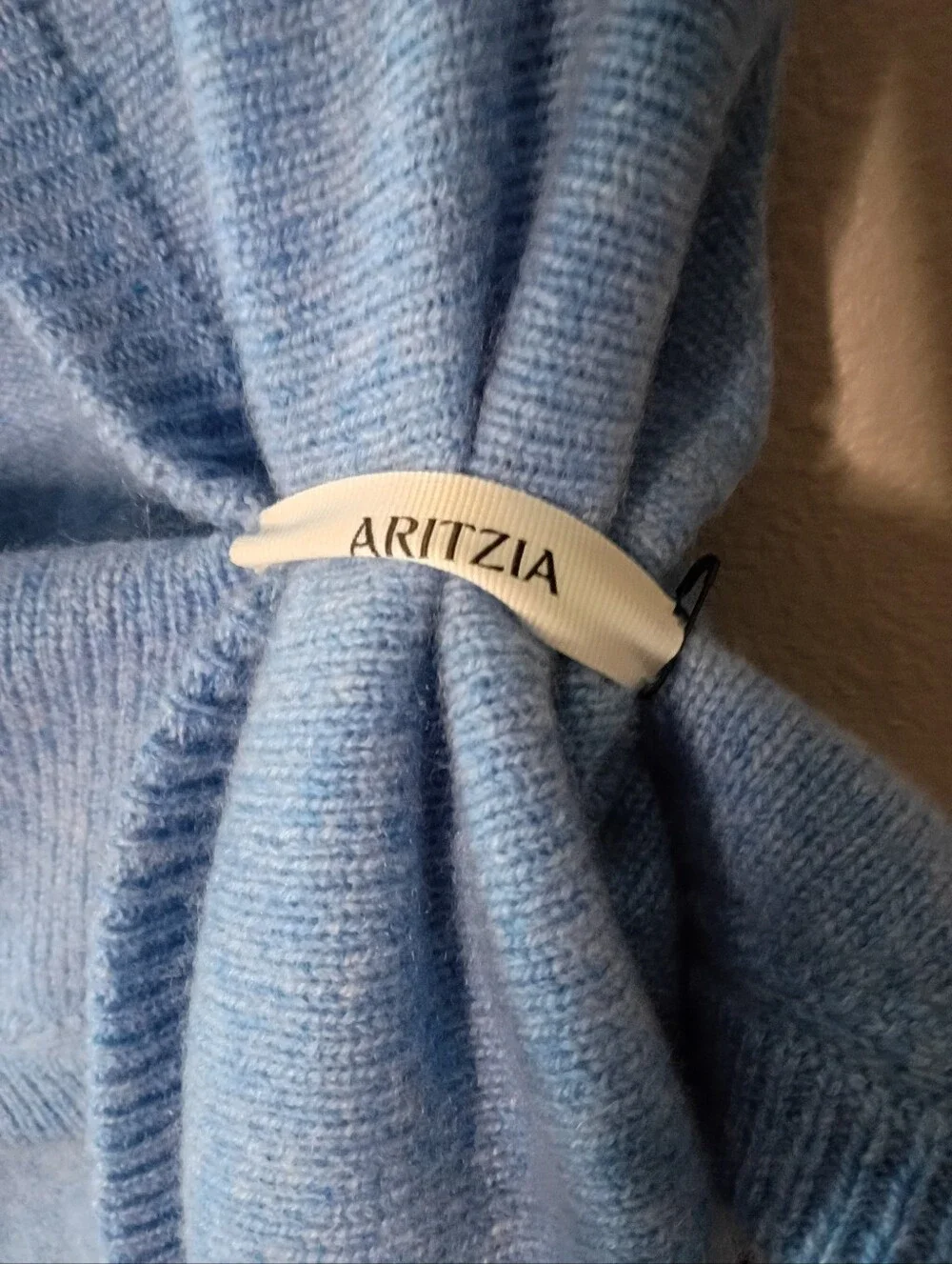Aritzia 100% Cashmere Triangle Scarf Wrap in Heather Azurine Blue One Size NWT